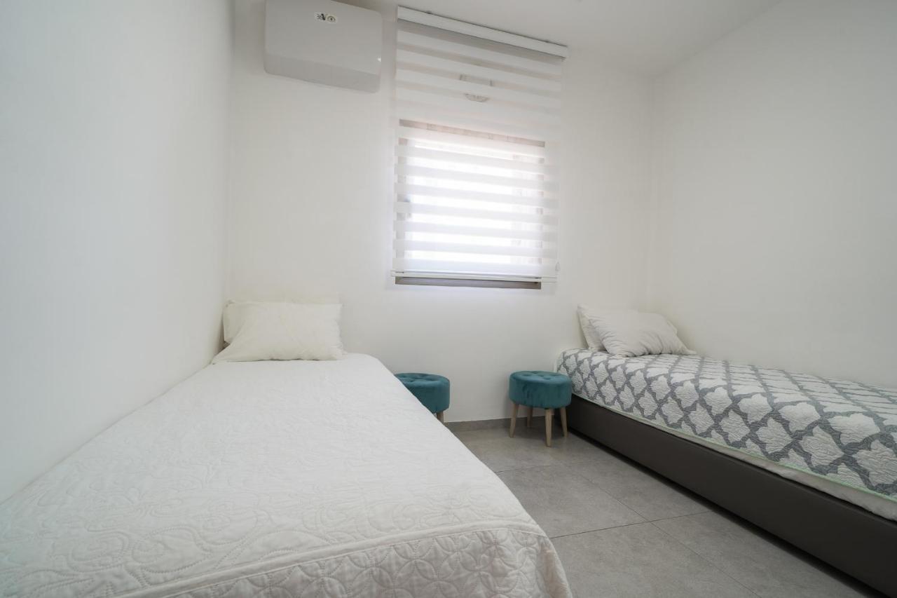 Maorissimo Boutique Apartment Akko Bagian luar foto