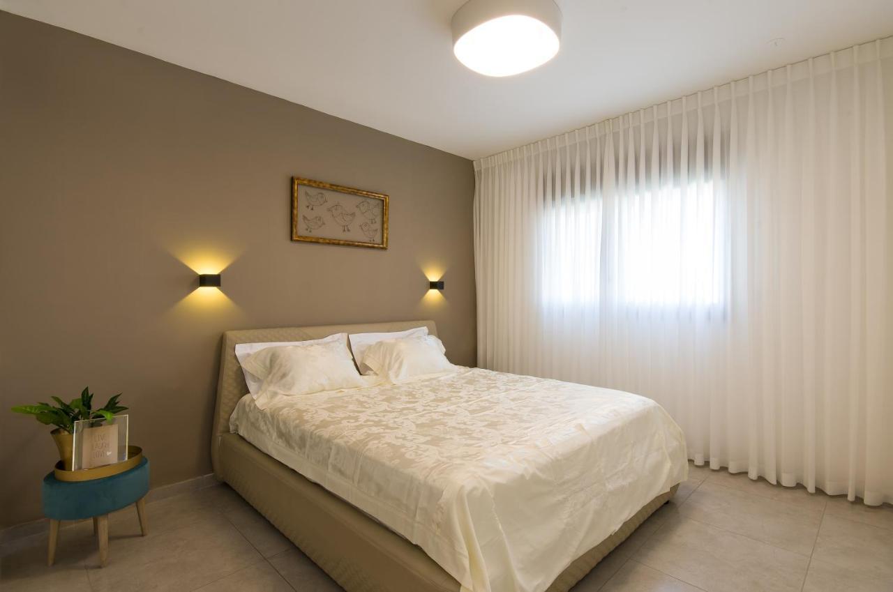 Maorissimo Boutique Apartment Akko Bagian luar foto